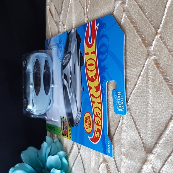 Hot Wheels Aston Martin V12 Speedster 2021 HW Exotics Collection - Picture 5 of 9